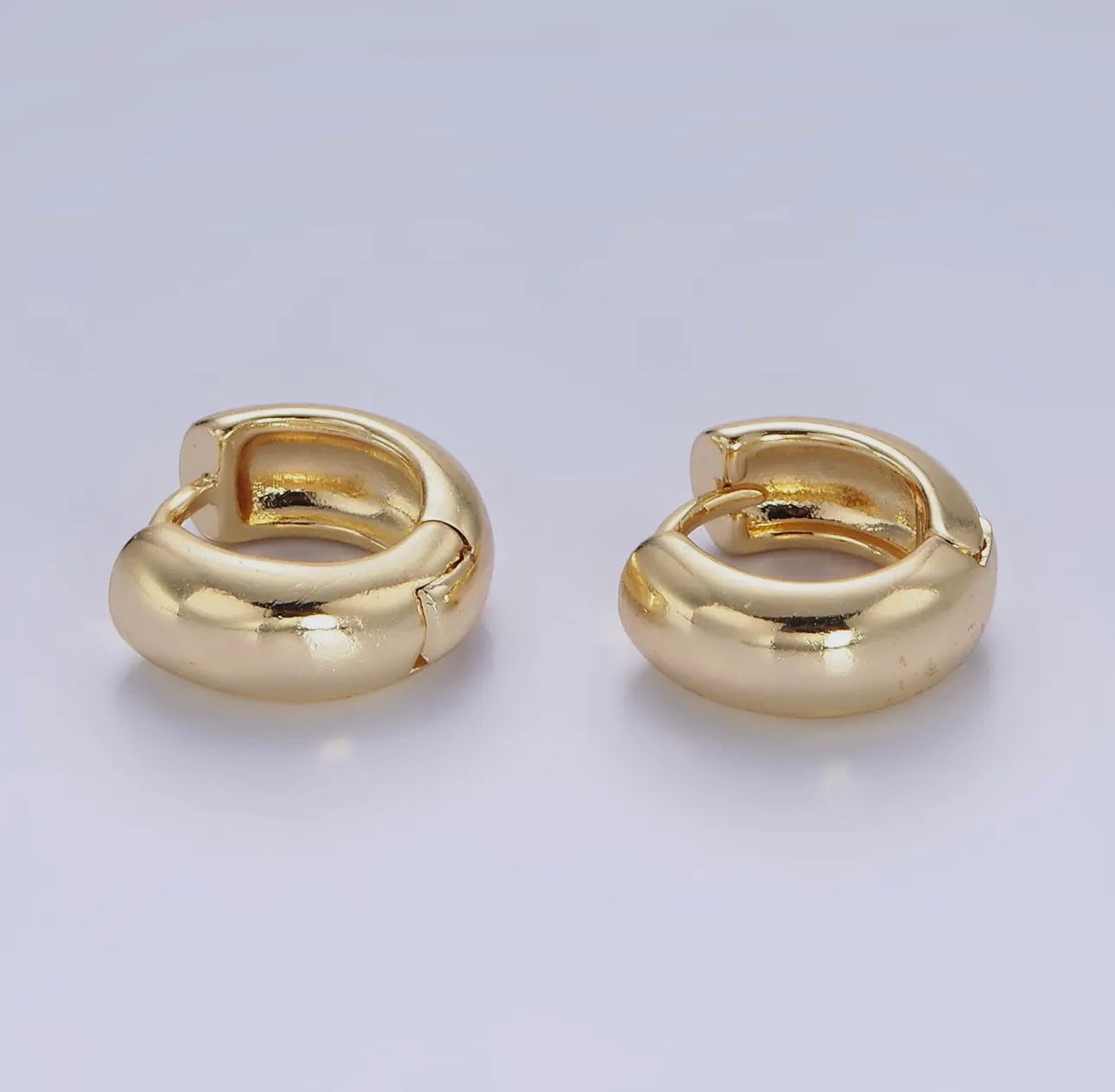 Chubby Minimalist Earring